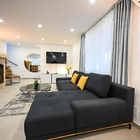 Judita With Private Pool And Bicycles Villa *