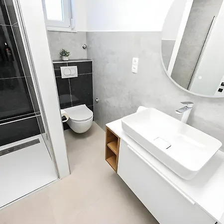 Βίλα Judita With Private Pool And Bicycles